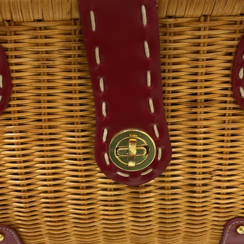 Just a cute straw bag with red leather accents... Fun for fall!๐๐๐ - Picture 2 of 11